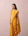 alt message - Mohey Women Mustard Yellow Saree With Gold Border image number 3