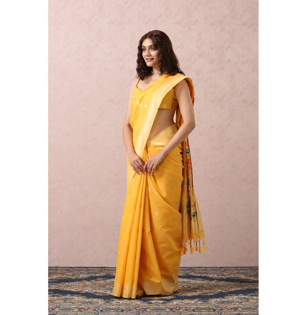 alt message - Mohey Women Yellow Floral Chanderi Saree image number 3