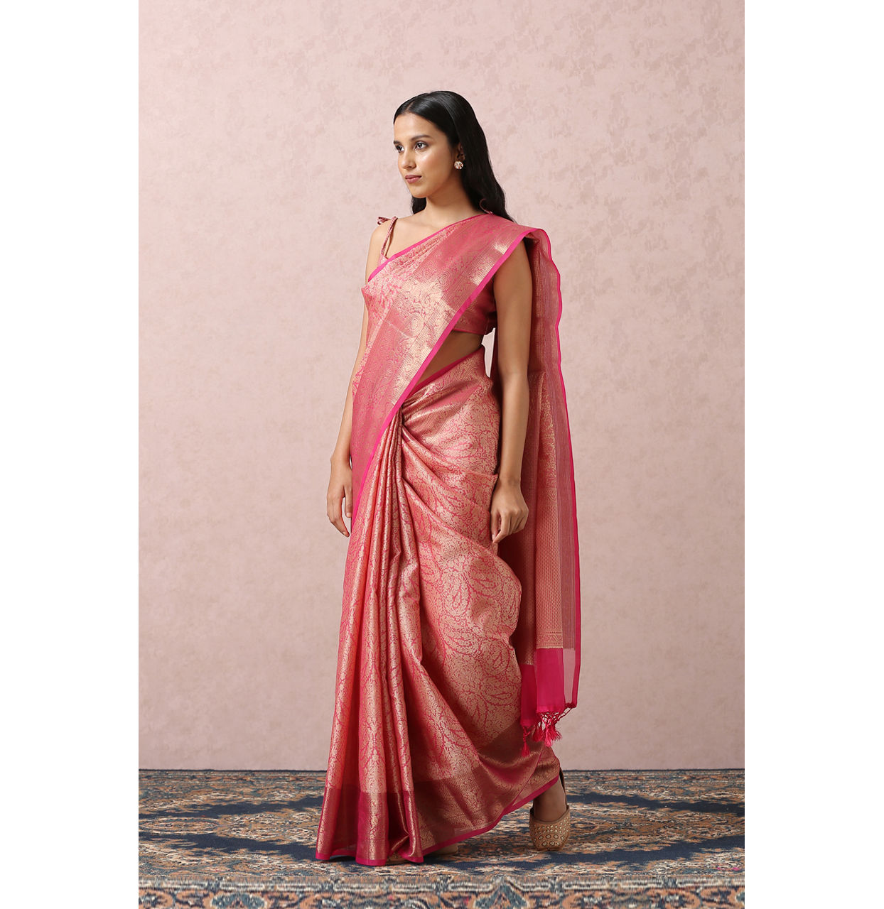 alt message - Mohey Women Pink Zari Weaved Saree image number 3