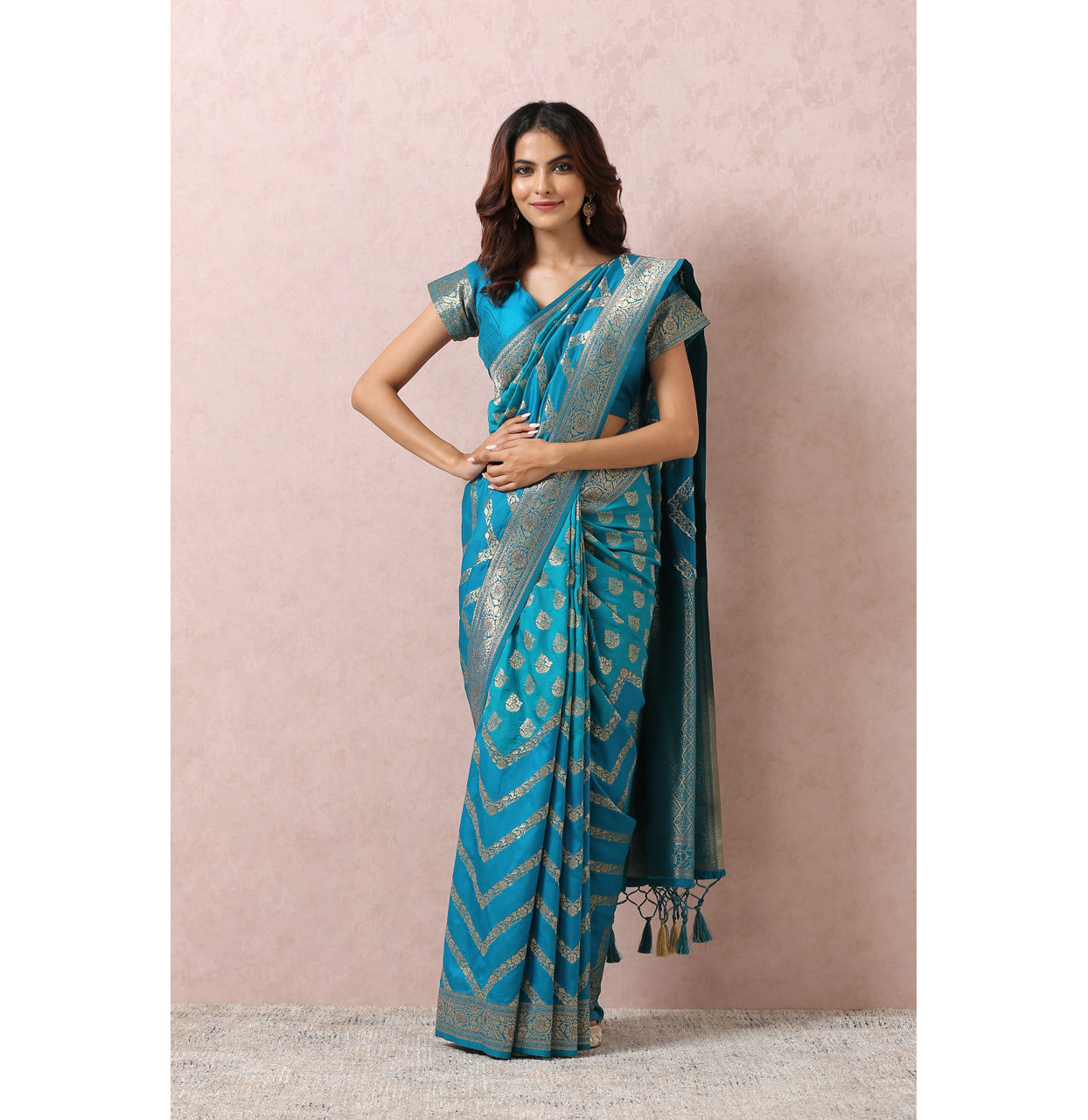 alt message - Mohey Women Teal Blue Golden Motif Saree image number 0