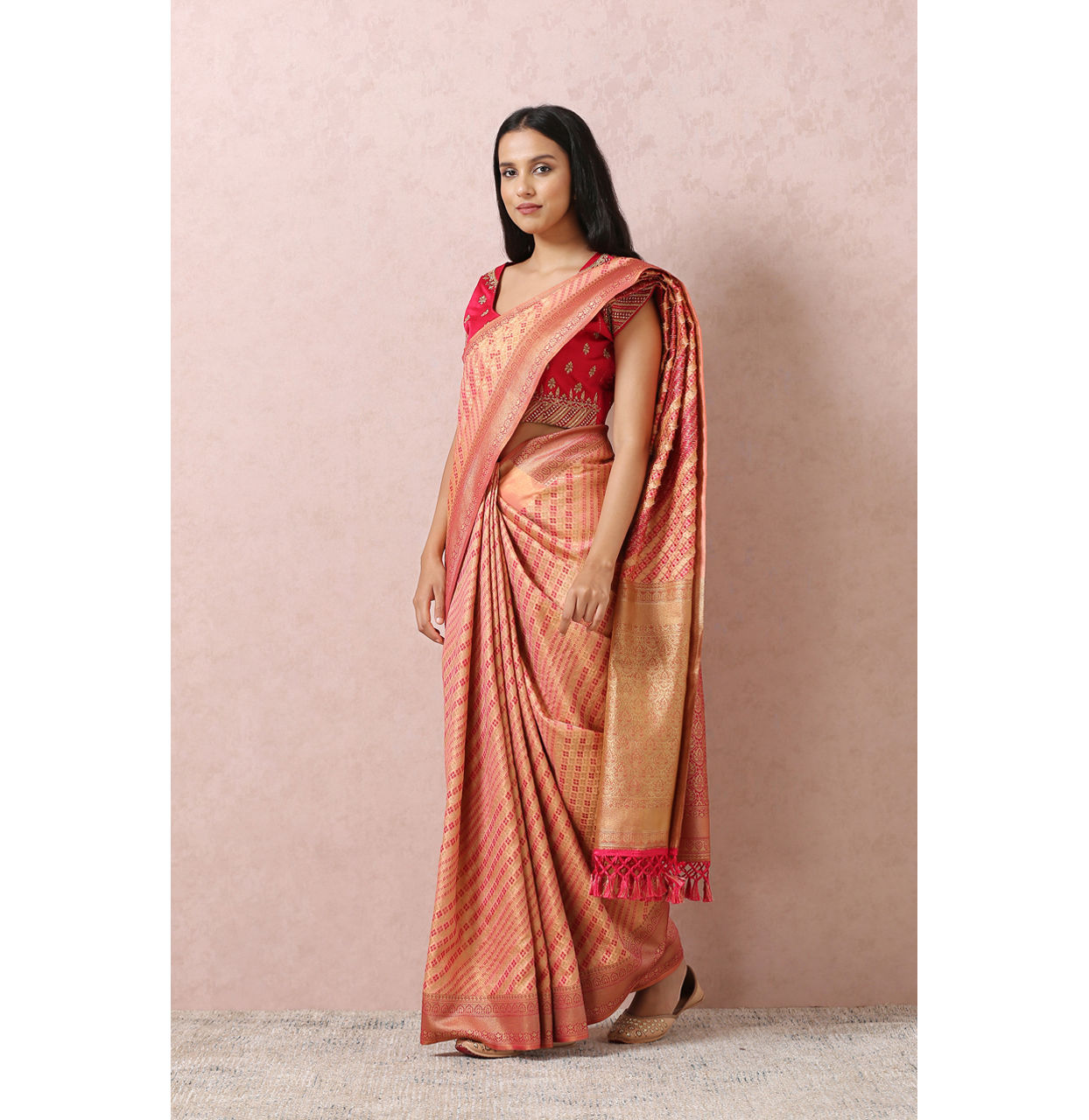 Mohey Women Pink Art Silk Saree