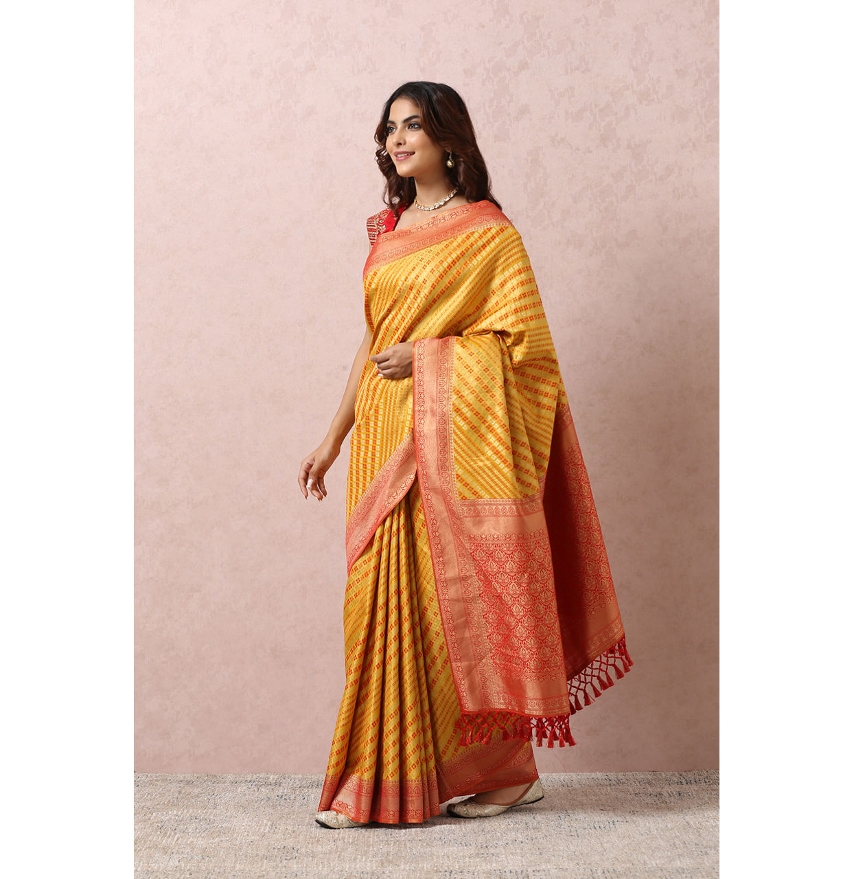 Mohey Women Yellow Art Silk Saree With Contrasting Border