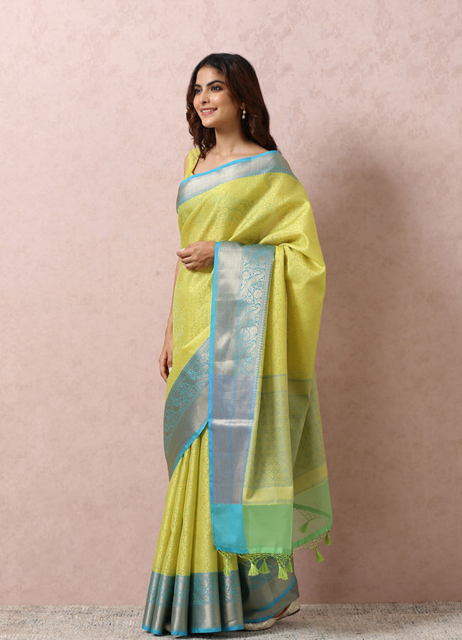 Mohey Women Green Printed Saree