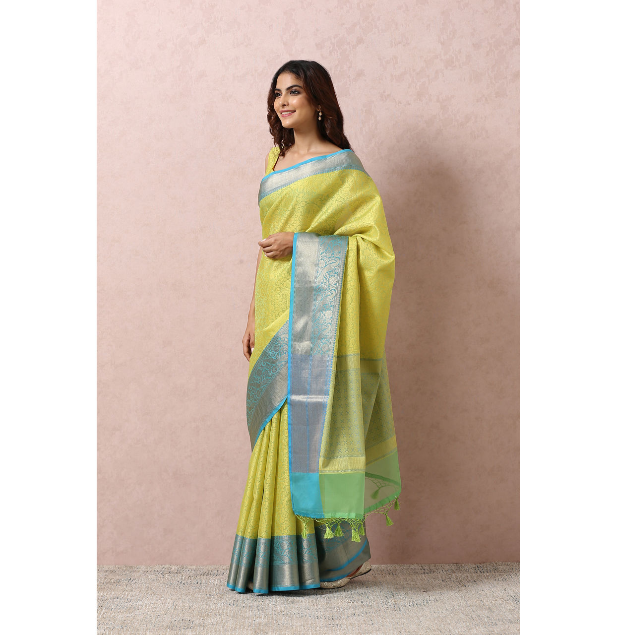 Mohey Women Green Printed Saree