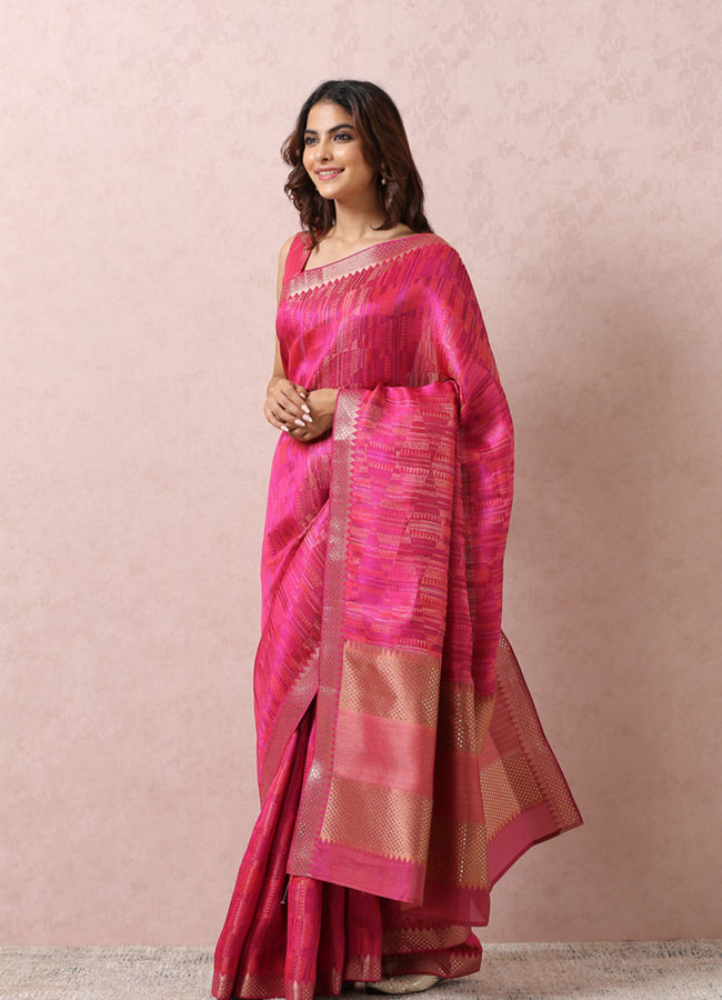 alt message - Mohey Women Rani Pink Saree With Golden Border image number 3