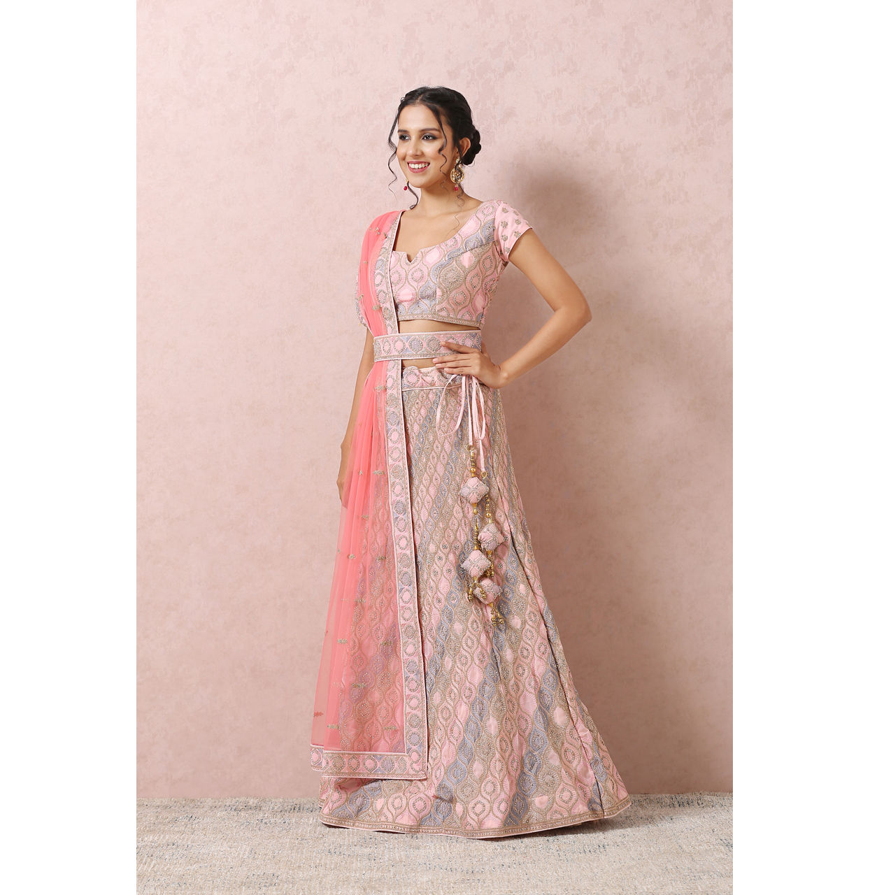 alt message - Mohey Women Light Pink Embellished Lehenga image number 2