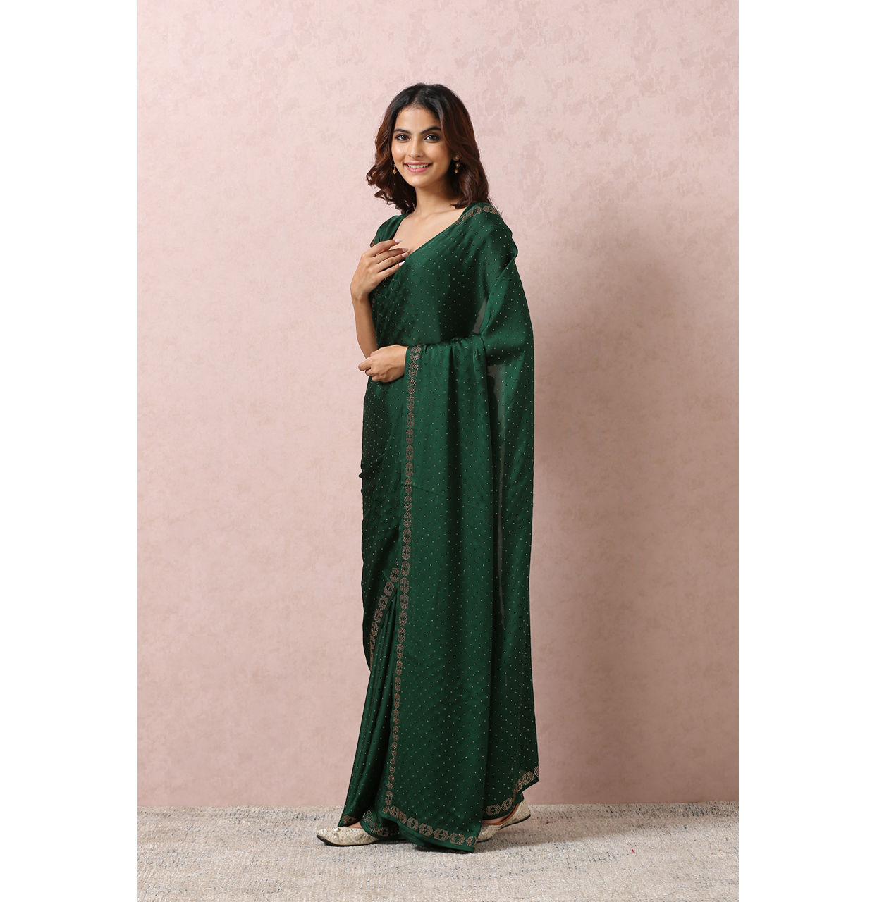 alt message - Mohey Women Bottle Green Satin Saree With Stone Embellishment image number 3