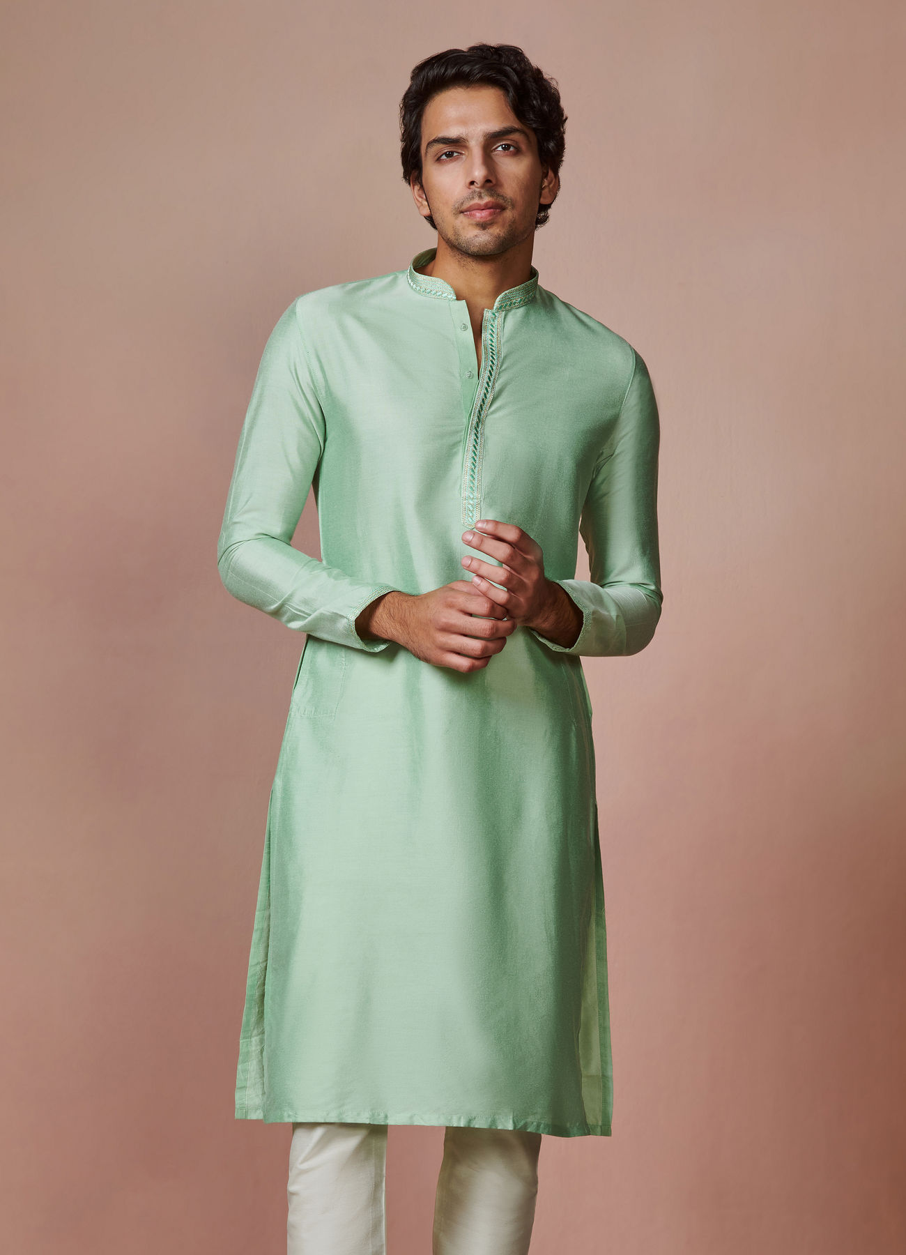 Manyavar Men Plain Green Kurta With Embroidered Collar
