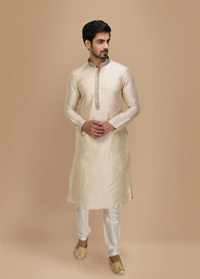 alt message - Manyavar Men Pista Plain Kurta Set With Contrast Collar And Placket image number 1