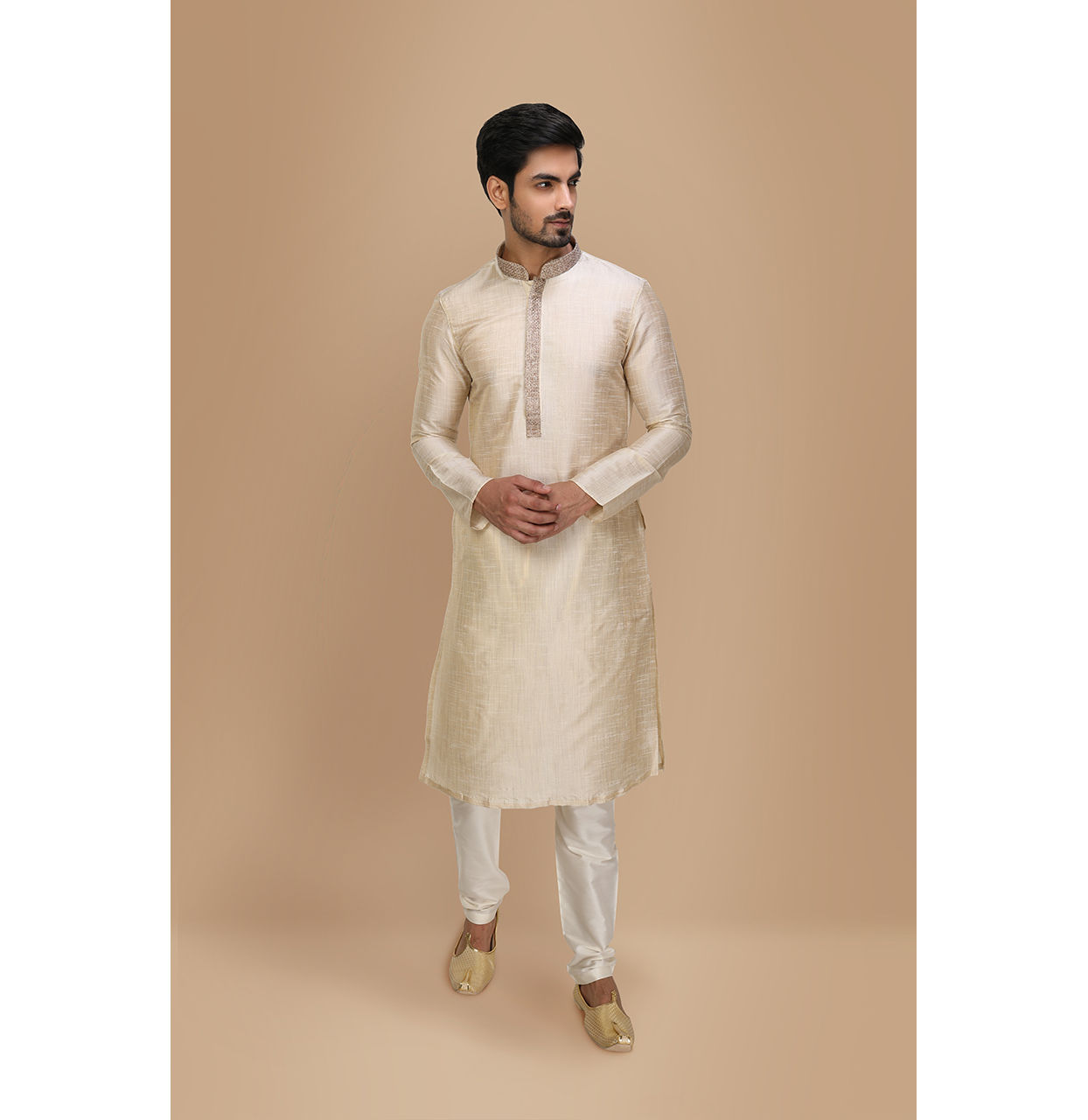 alt message - Manyavar Men Pista Plain Kurta Set With Contrast Collar And Placket image number 1