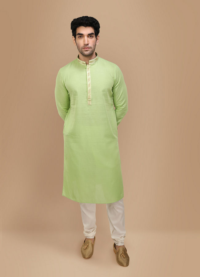 alt message - Manyavar Men Light Green Solid Kurta Set image number 3