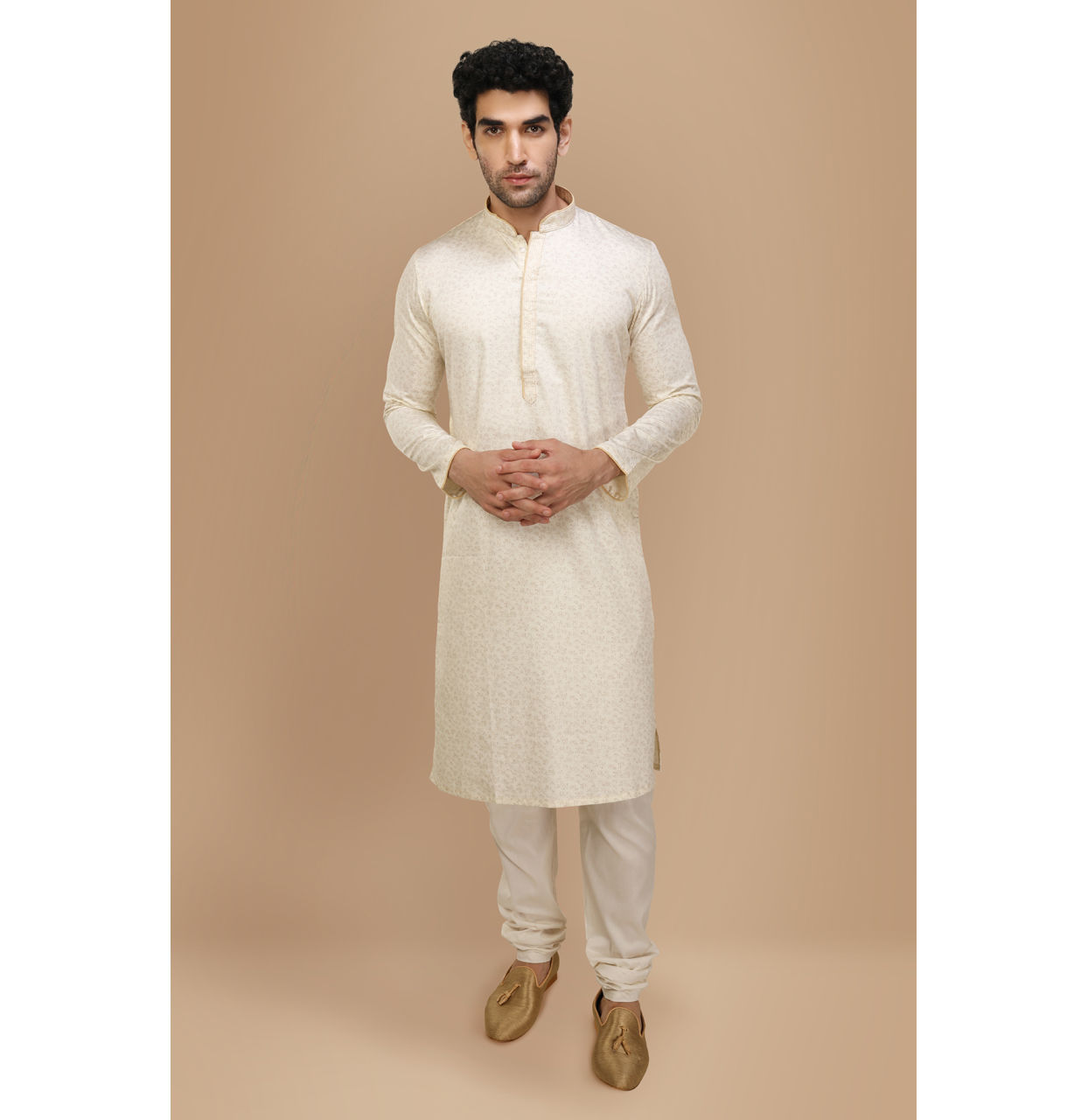 alt message - Manyavar Men Elegant Cream Kurta Set image number 1