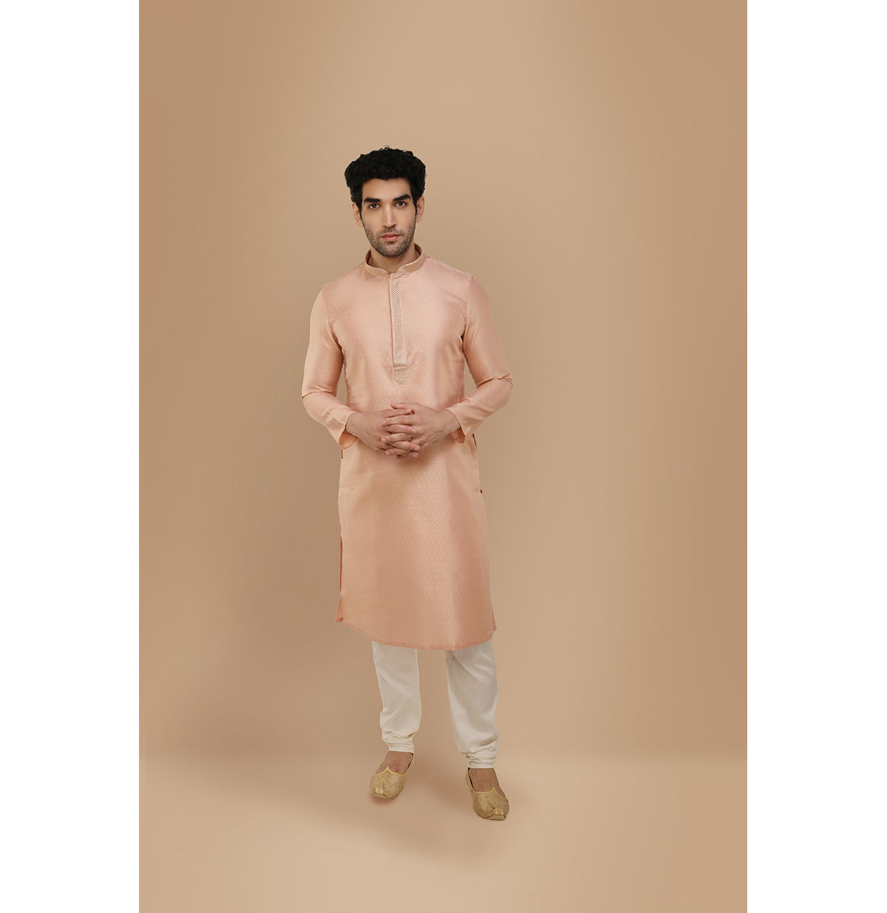 Manyavar Men Faded Pink Self Design Kurta Pajama