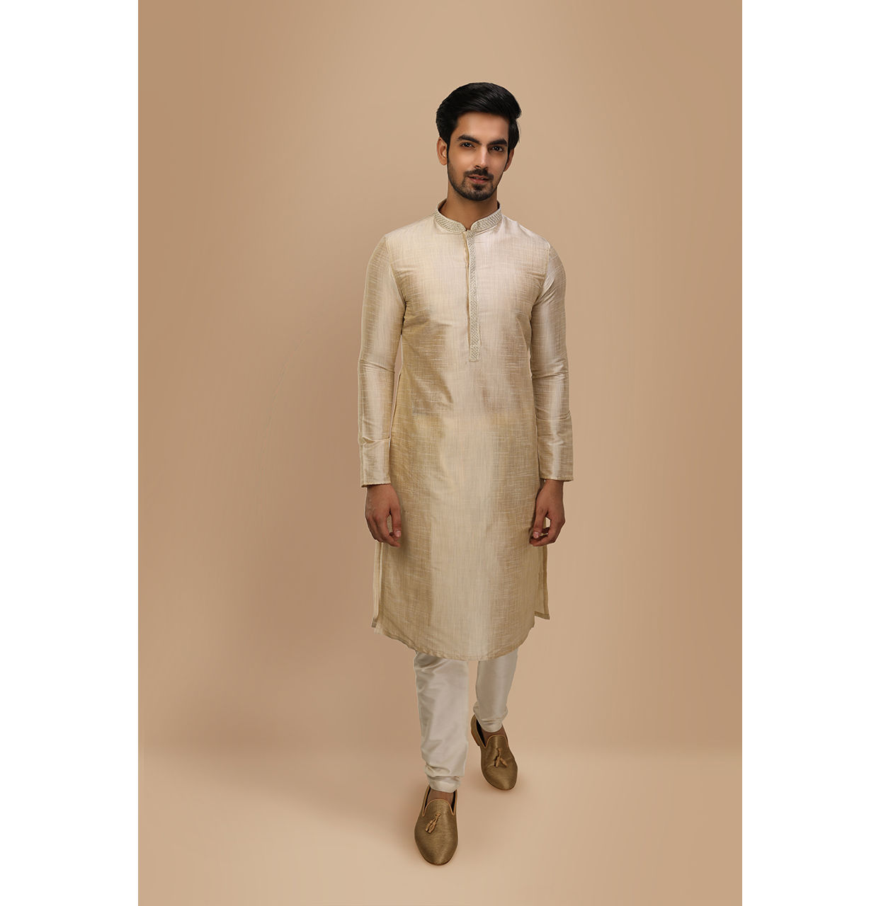 alt message - Manyavar Men Green Art Silk Embroidered Kurta Set image number 1