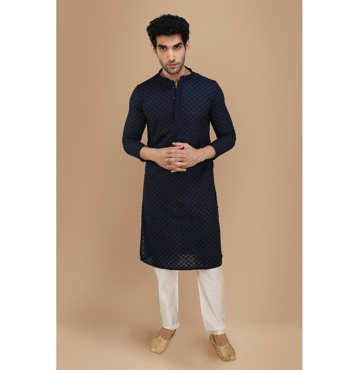 alt message - Manyavar Men Royal Blue Chikankari Kurta Pajama image number 1