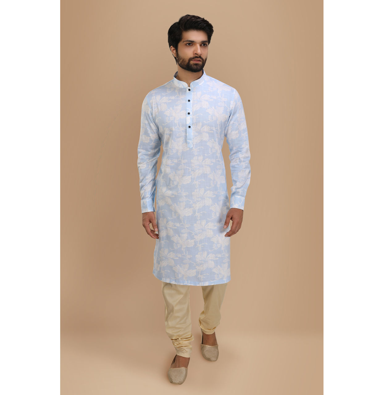 alt message - Manyavar Men Blue Floral Printed Kurta image number 1