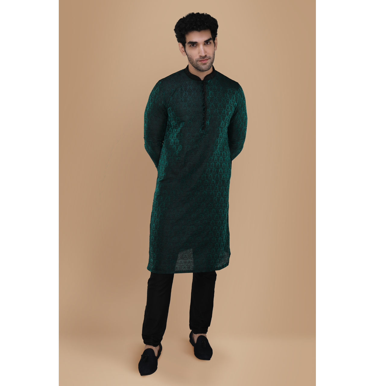 alt message - Manyavar Men Emerald Green Jacquard Kurta Set image number 1