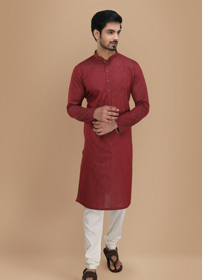 alt message - Manyavar Men Maroon Printed Kurta image number 1