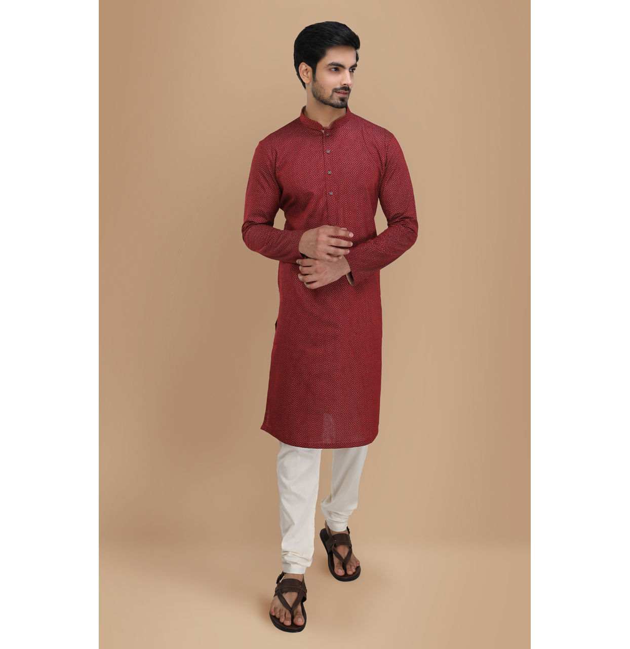 alt message - Manyavar Men Maroon Printed Kurta image number 1