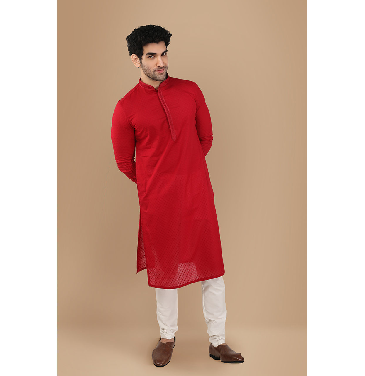 alt message - Manyavar Men Scarlet Red Kurta Set With Neck Detailing image number 1