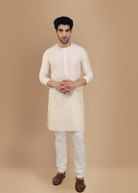 alt message - Manyavar Men Pearl White Solid Kurta image number 1