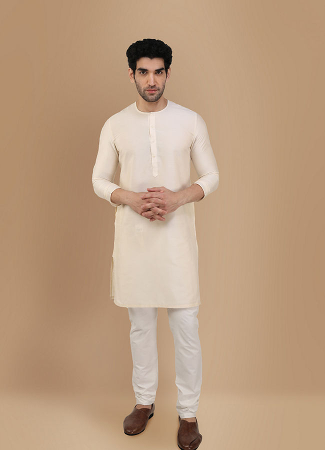 alt message - Manyavar Men Pearl White Solid Kurta image number 1