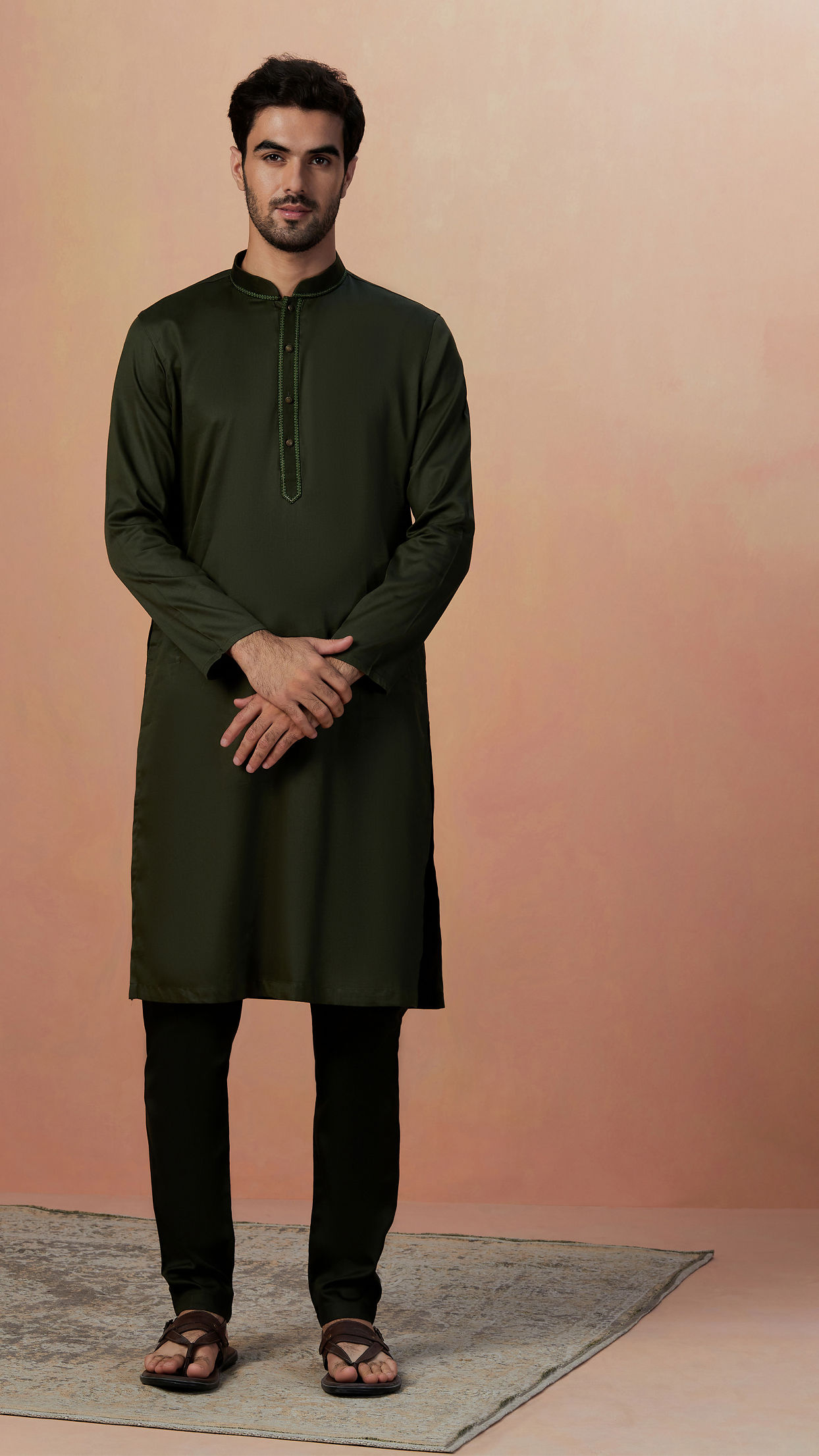 Manyavar Men Olive Green Plain Kurta Pajama image number 1