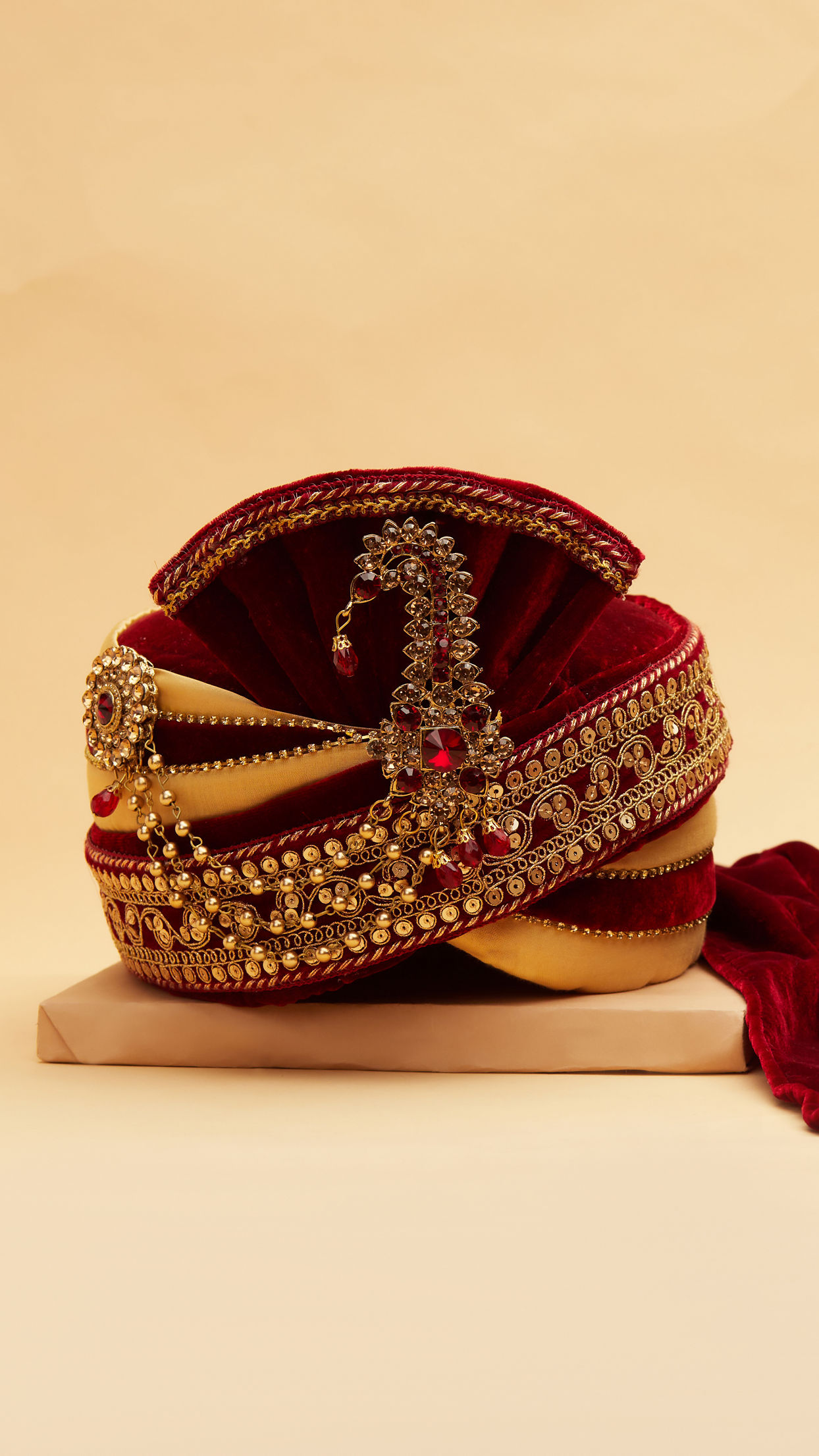 alt message - Manyavar Men Maroon And Gold Brooch Embellished Safa image number 2