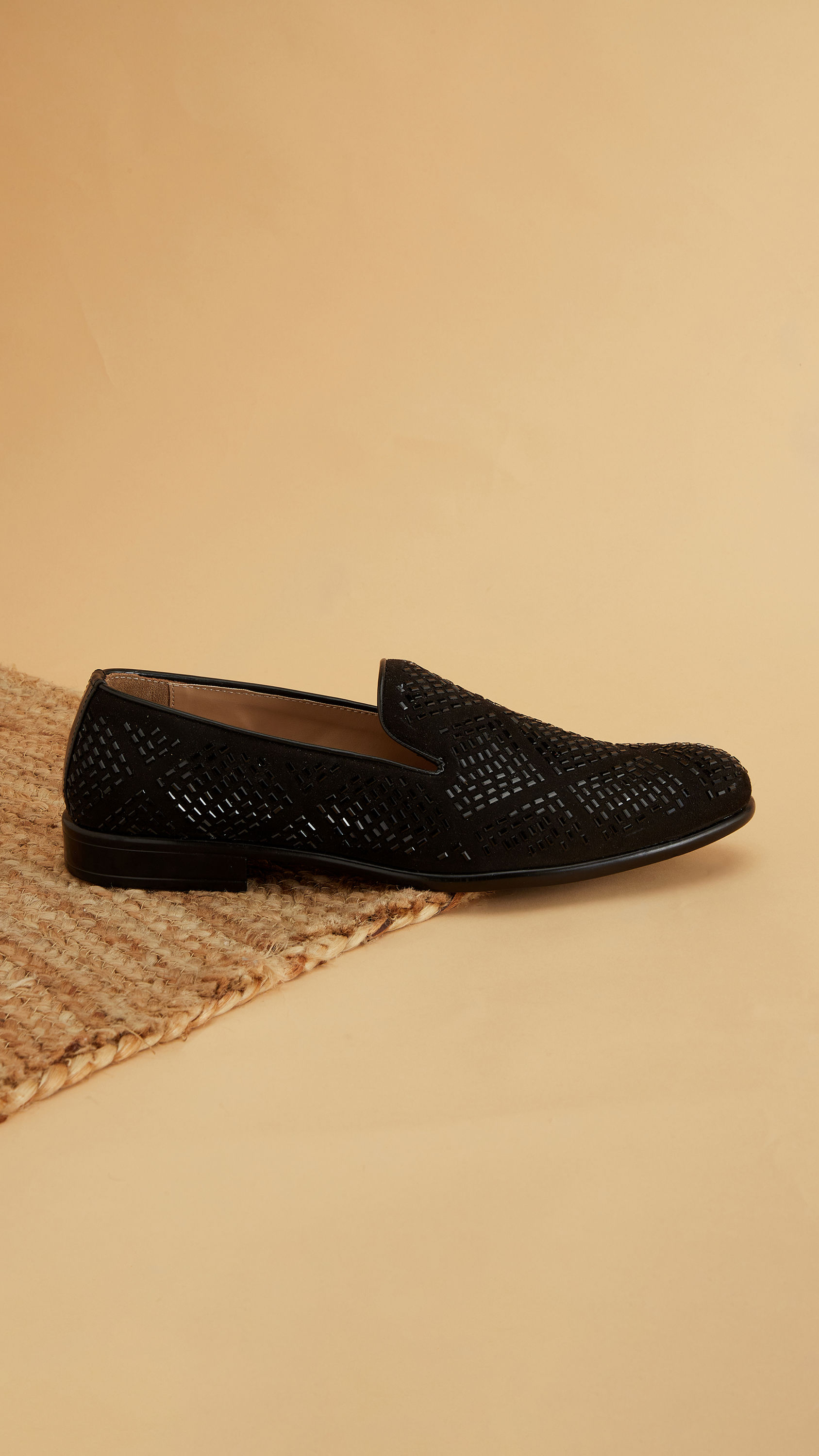 Manyavar Men Black Juti