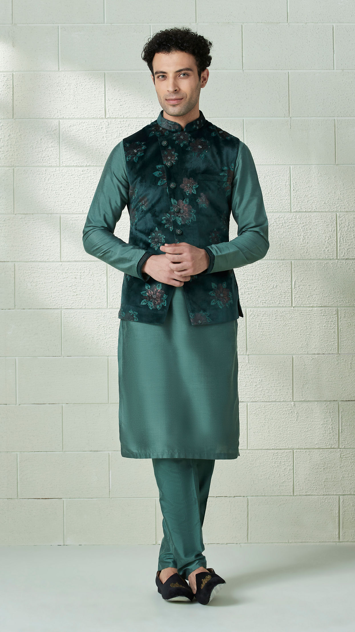 alt message - Manyavar Men Moss Green Printed Kurta Jacket Set image number 0