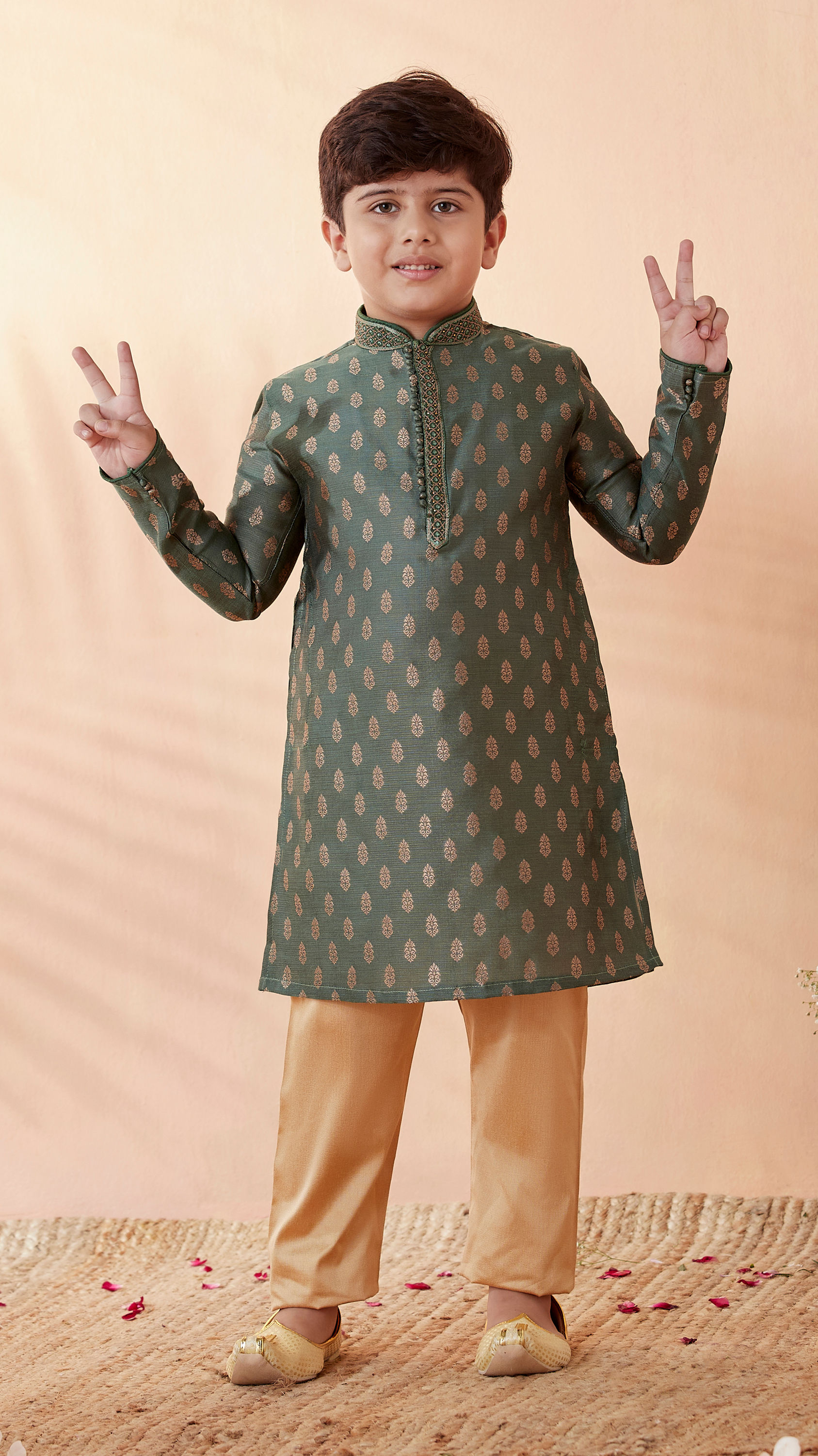 Manyavar Boys Boys Bottle Green Self Motif Kurta Set