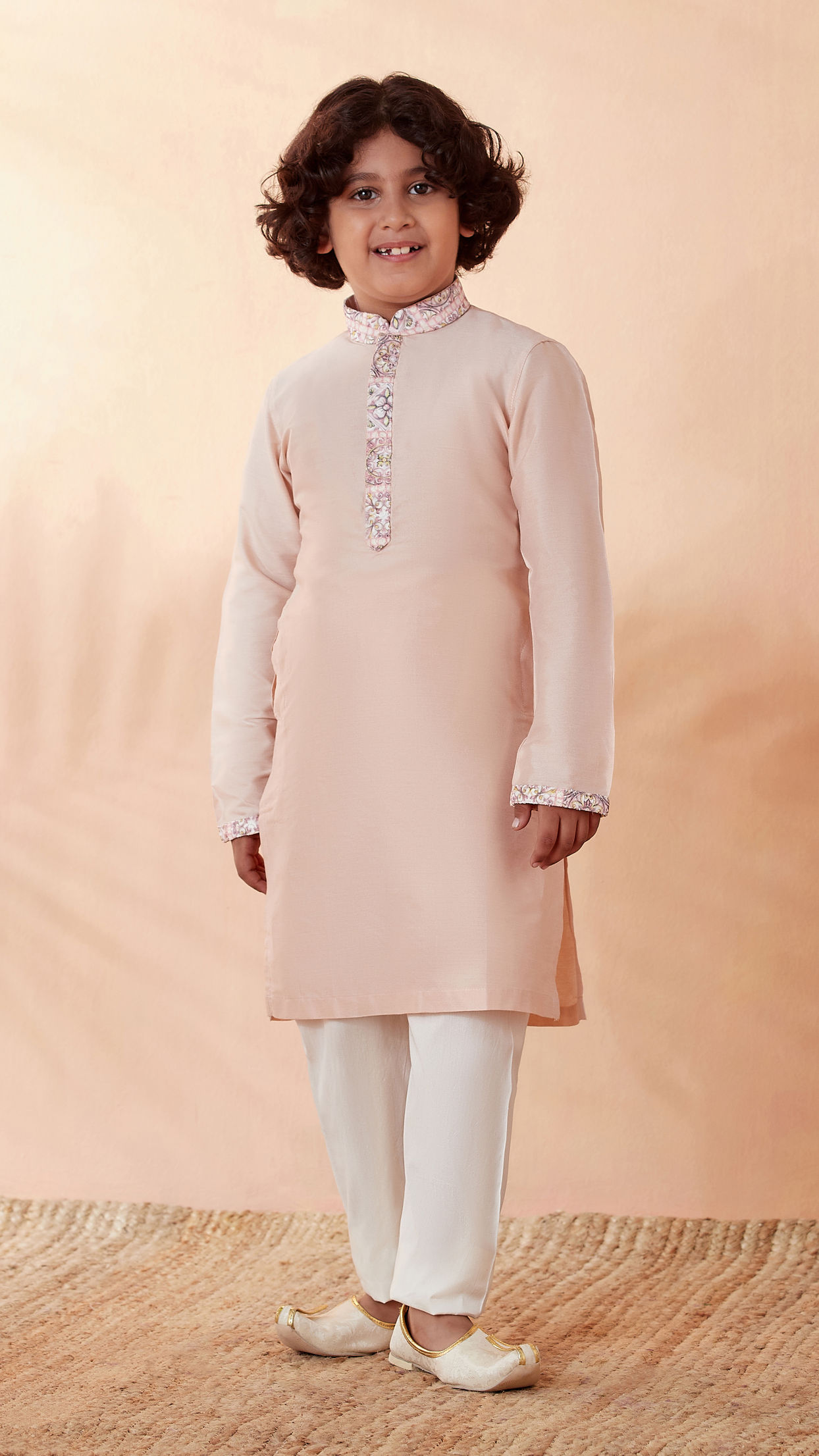 alt message - Manyavar Boys Boys Pink Chikan Kurta Jacket Set image number 2