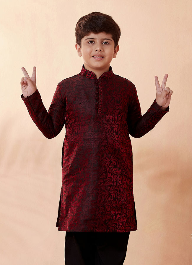 alt message - Manyavar Boys Boys Wine Jacquard Kurta Set image number 1