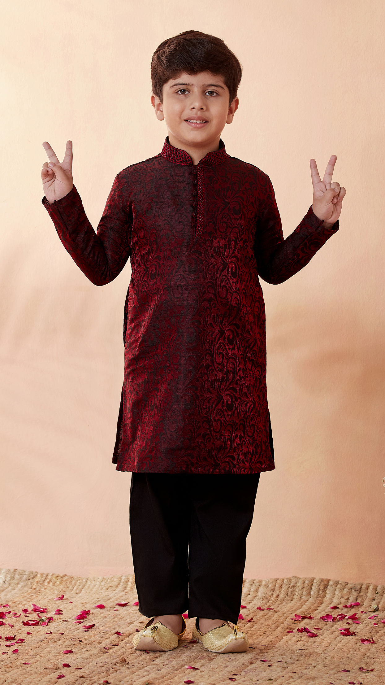 alt message - Manyavar Boys Boys Wine Jacquard Kurta Set image number 1