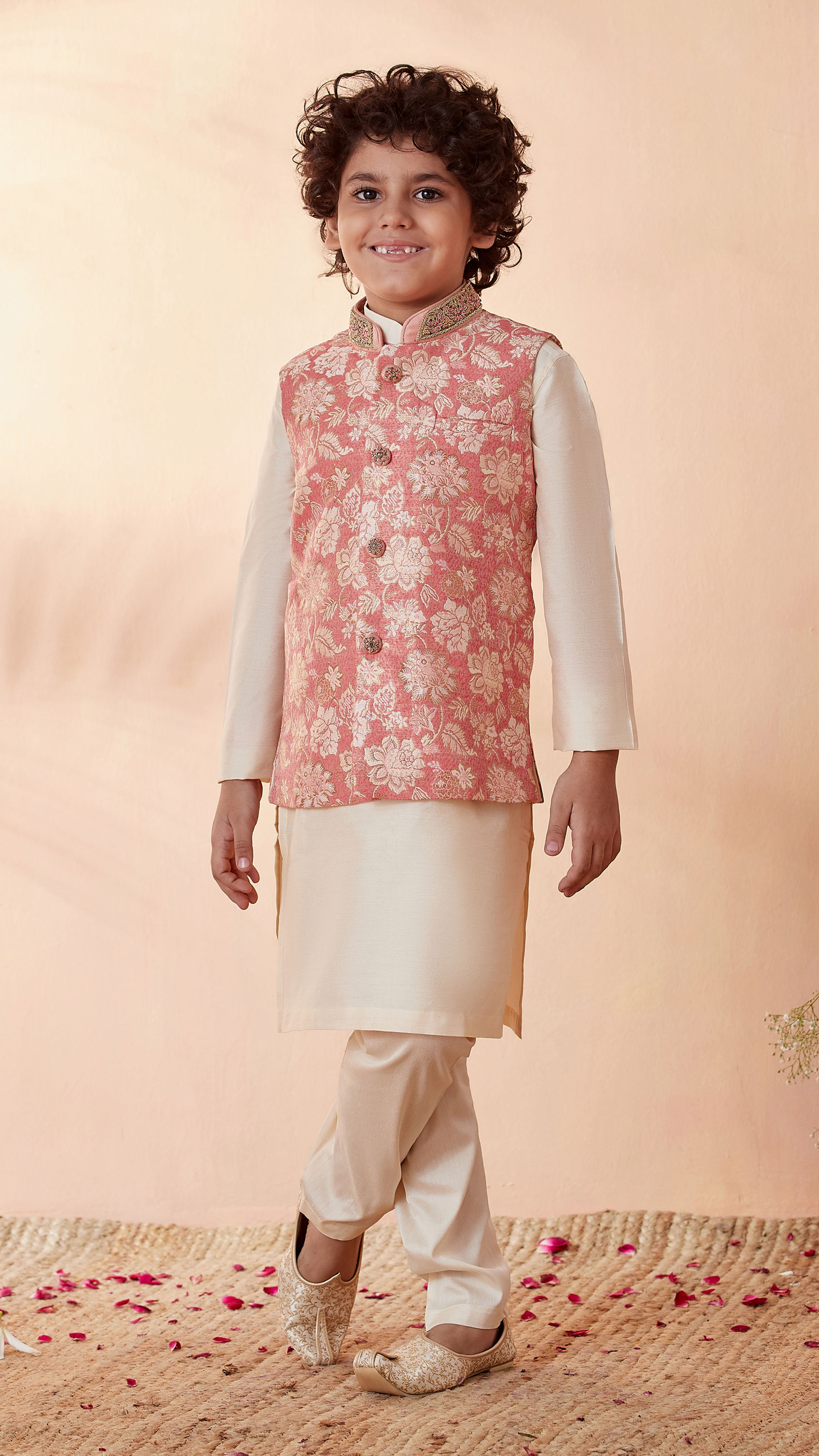 Manyavar Boys Boys Gajaree Floral Design Kurta Jacket Set