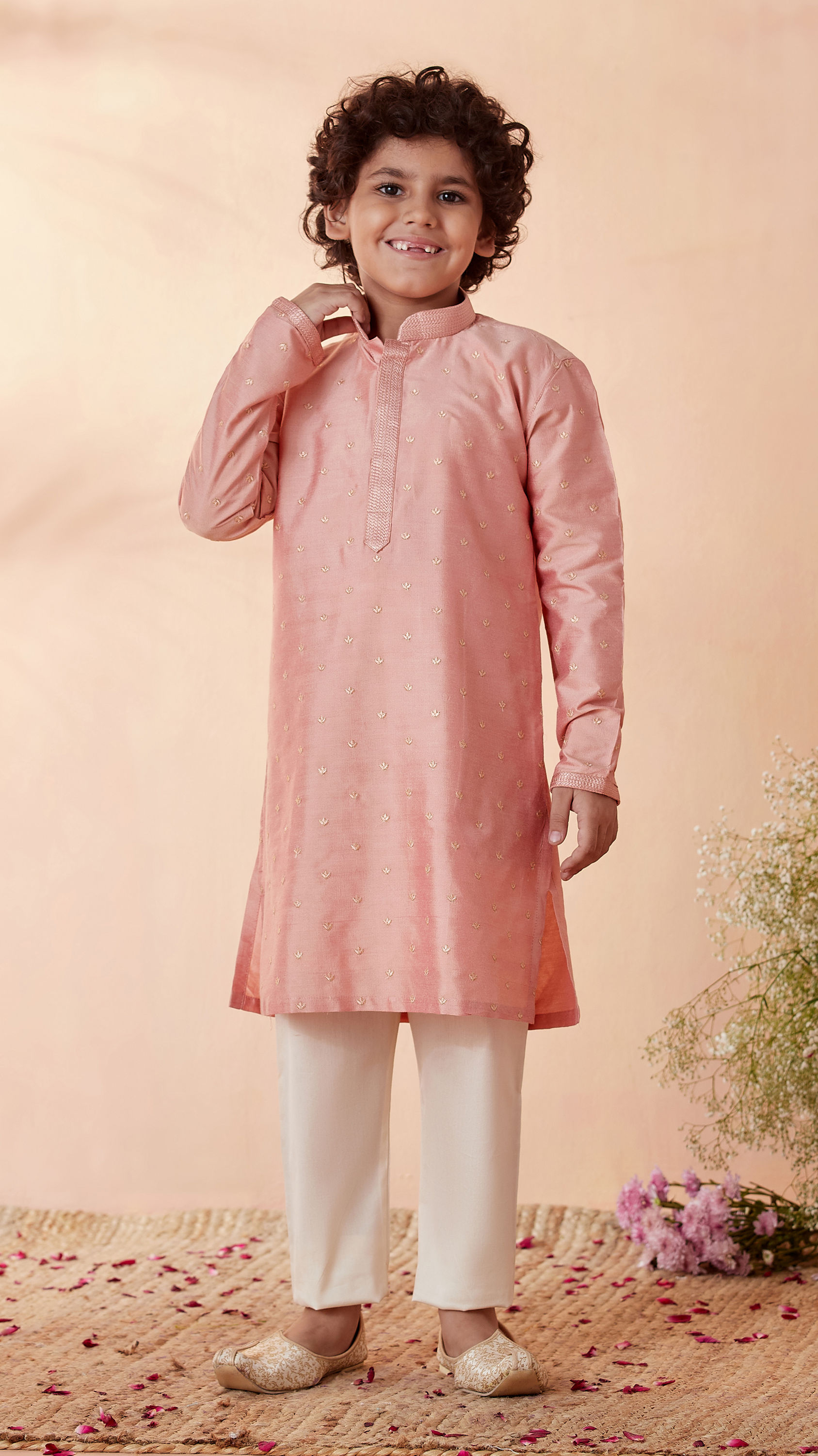 Manyavar Boys Boys Gajari Self Motif Kurta Set