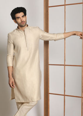 Off White Festive Kurta With Printed Motifs image number 1