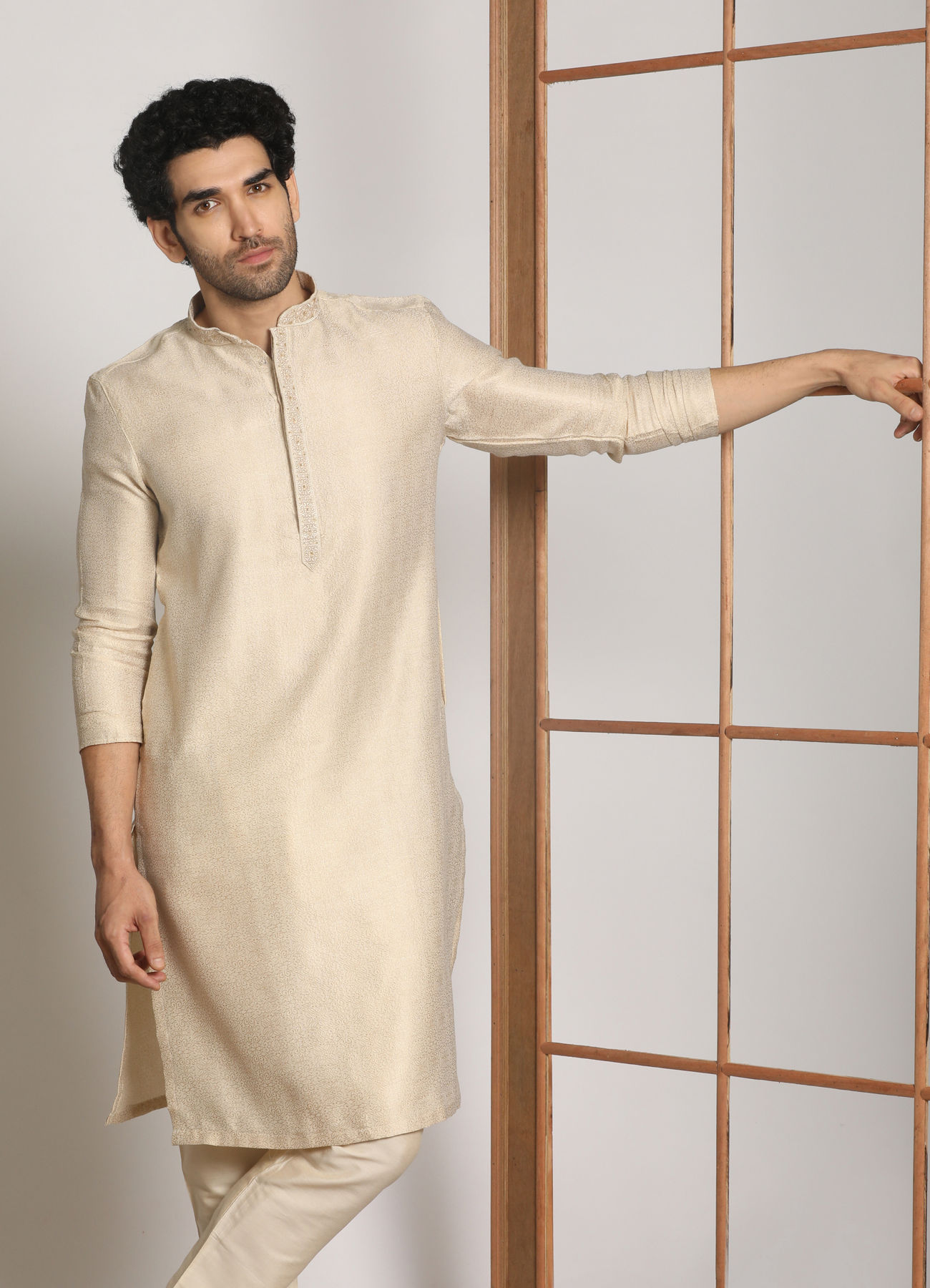 Manyavar Men Off White Festive Kurta With Printed Motifs