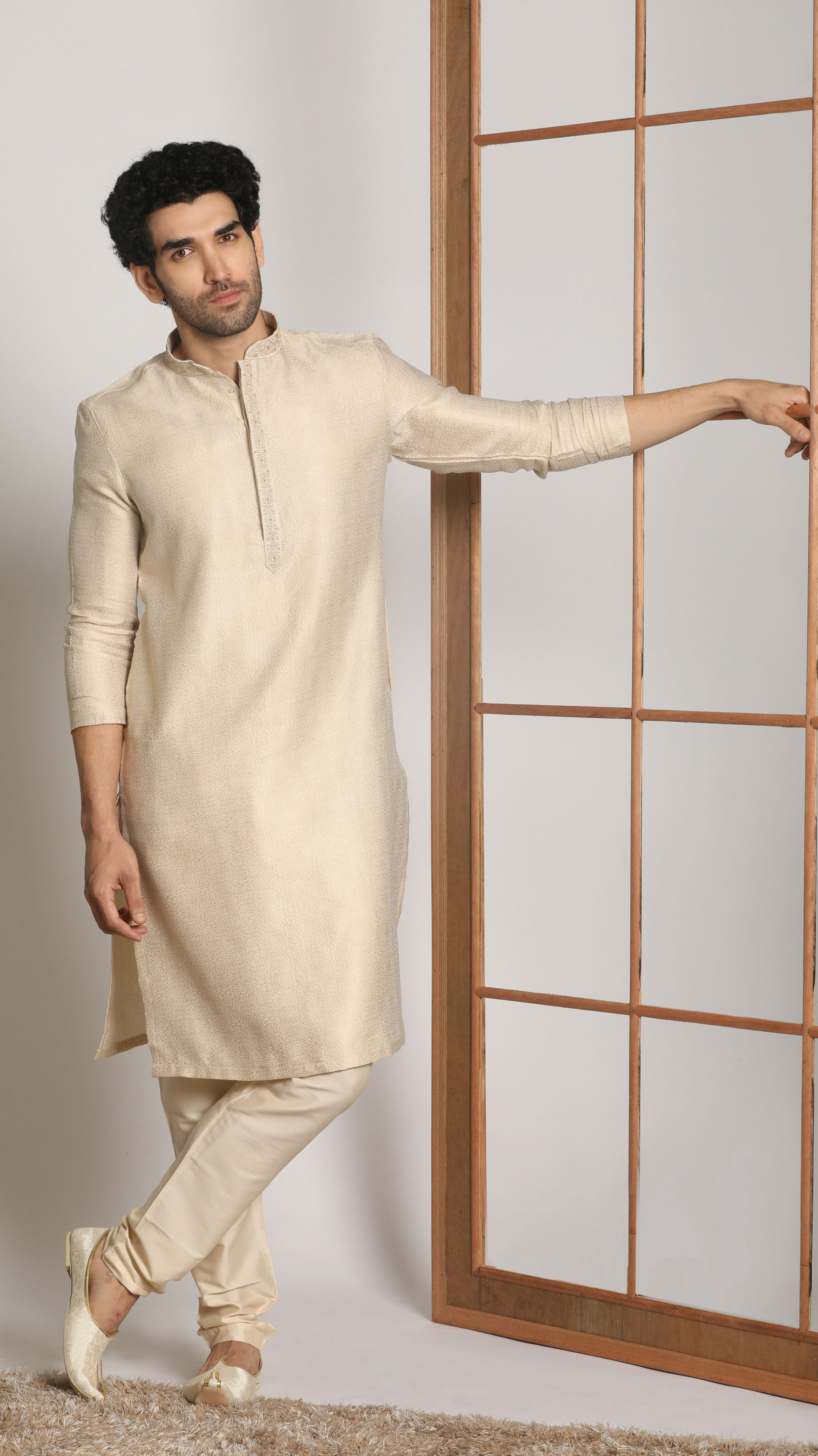 Manyavar Men Off White Festive Kurta With Printed Motifs