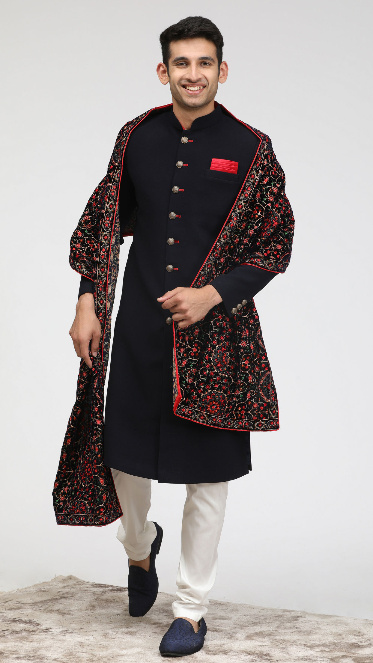 alt message - Manyavar Men Sophisticated Black Sherwani Set image number 2