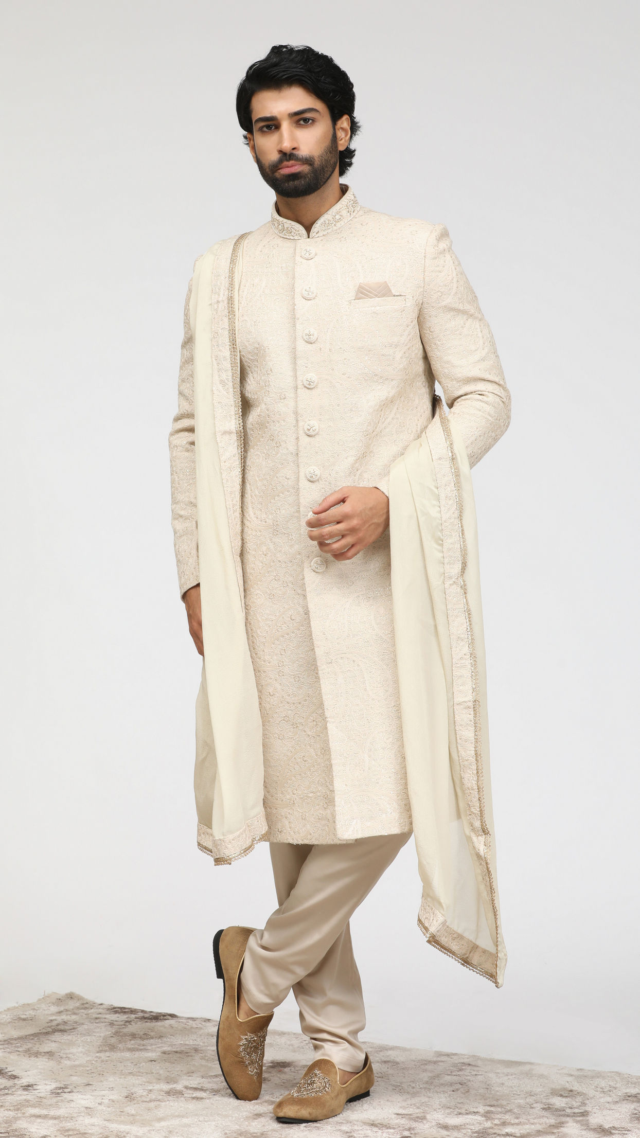 Manyavar Men Ash White Sherwani With Dupatta