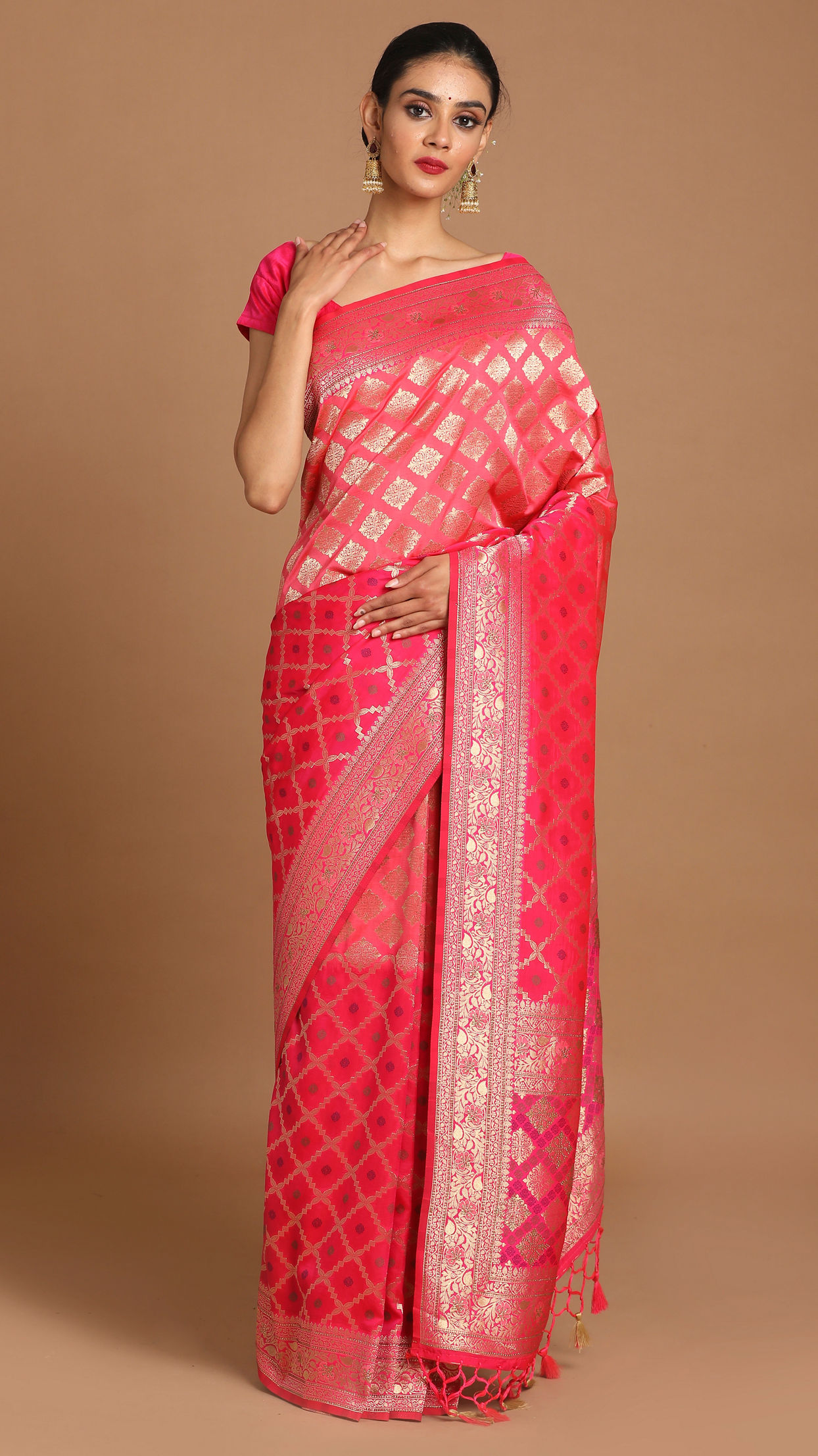 alt message - Mohey Women Enchanting Rani Pink Saree image number 0