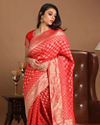 Mohey Women Resplendent Red Saree image number 0