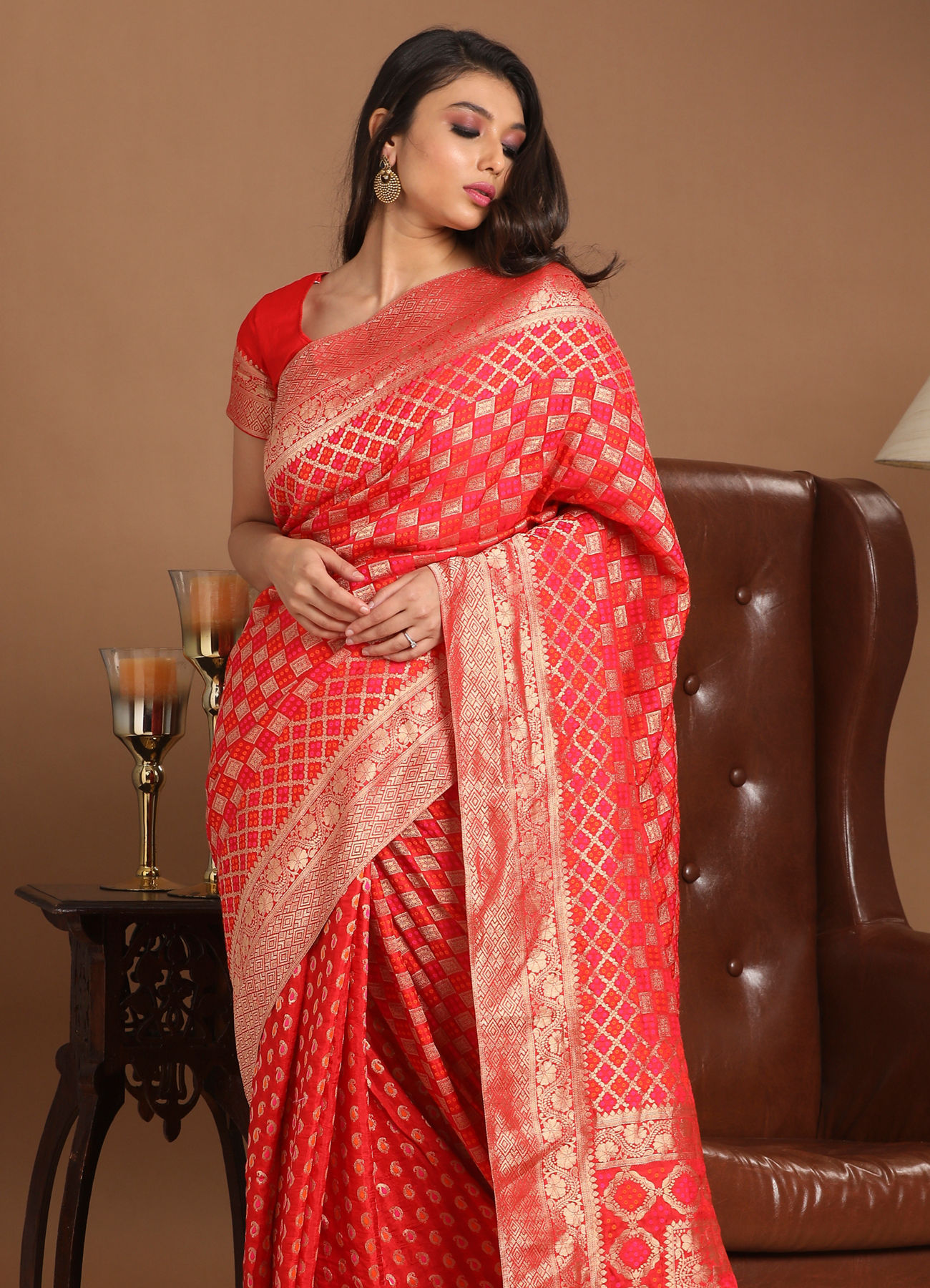 Mohey Women Resplendent Red Saree