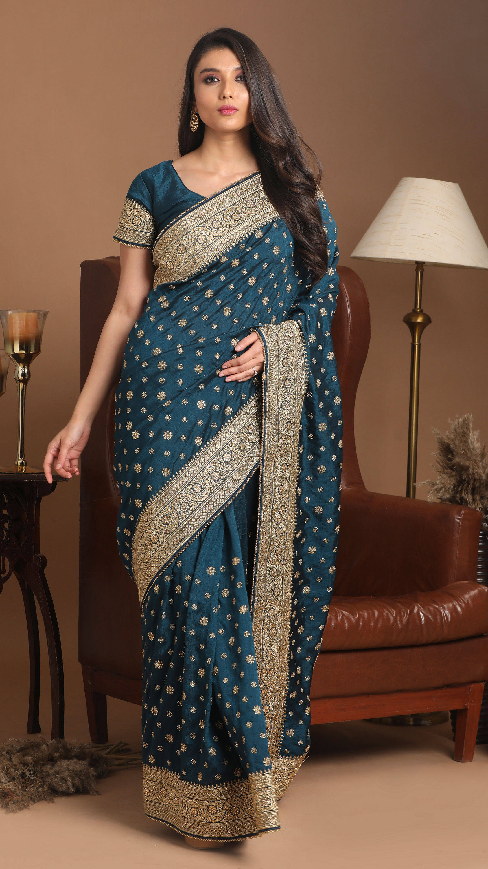 Mohey Women Sensuous Blue Saree