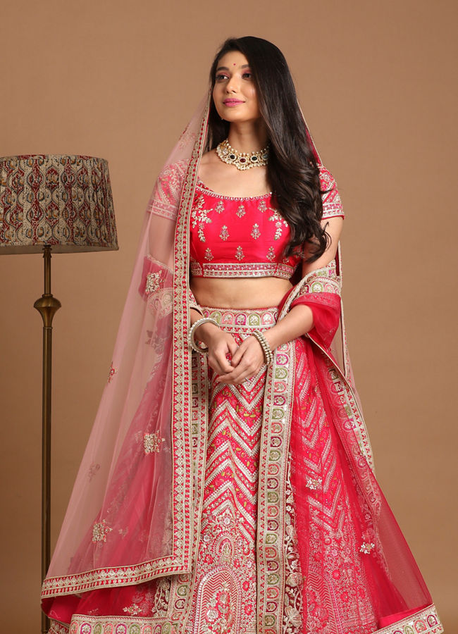 alt message - Mohey Women Ethereal Rani Pink Lehenga image number 0