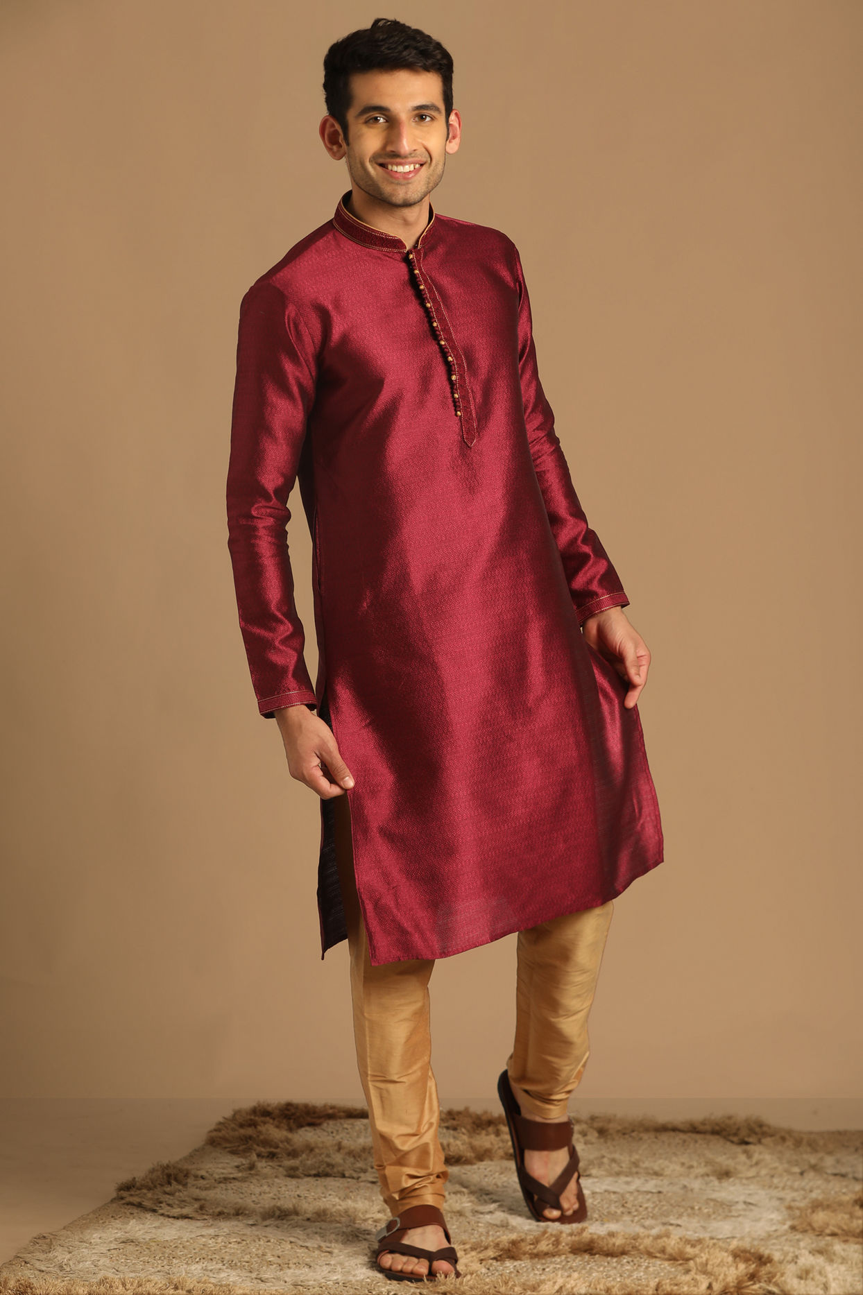 alt message - Manyavar Men Crisp Wine Kurta Pajama image number 1