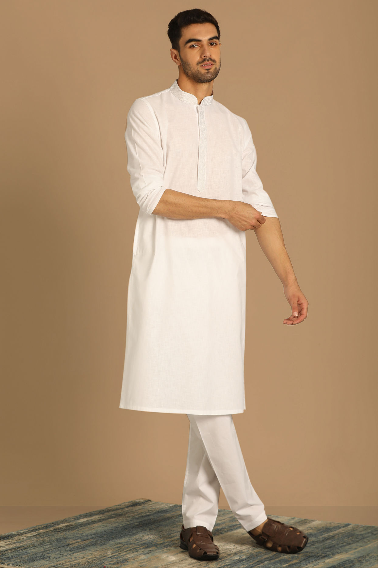 alt message - Manyavar Men Pristine White Kurta Set image number 1