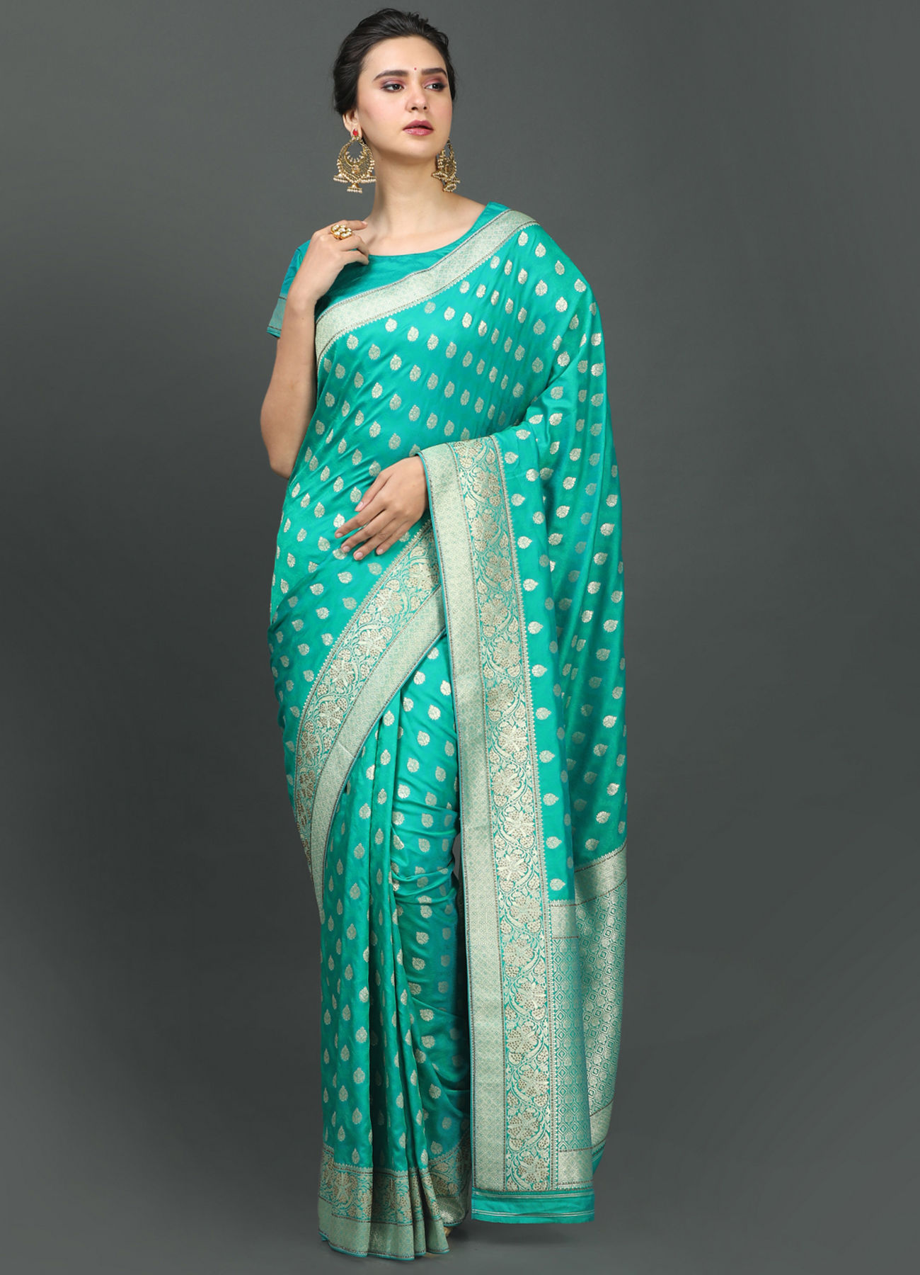 Mohey Women Desirable Dark Green Saree