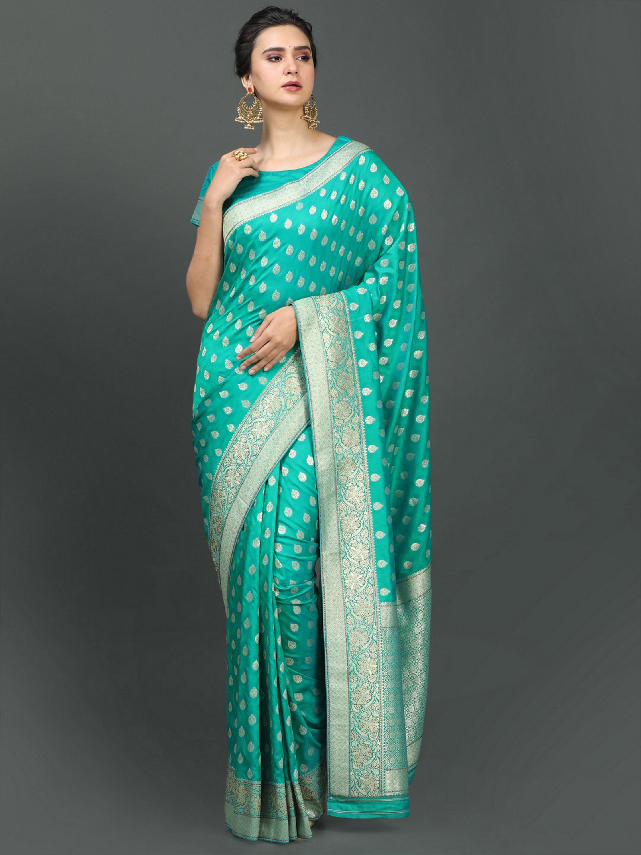 Mohey Women Desirable Dark Green Saree